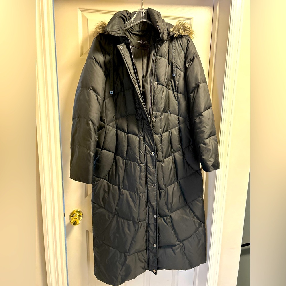 Black London Fog puffer coat size L with front zipper and snaps